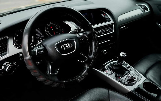 Audi A4 cena 49900 przebieg: 190000, rok produkcji 2013 z Bełchatów małe 137